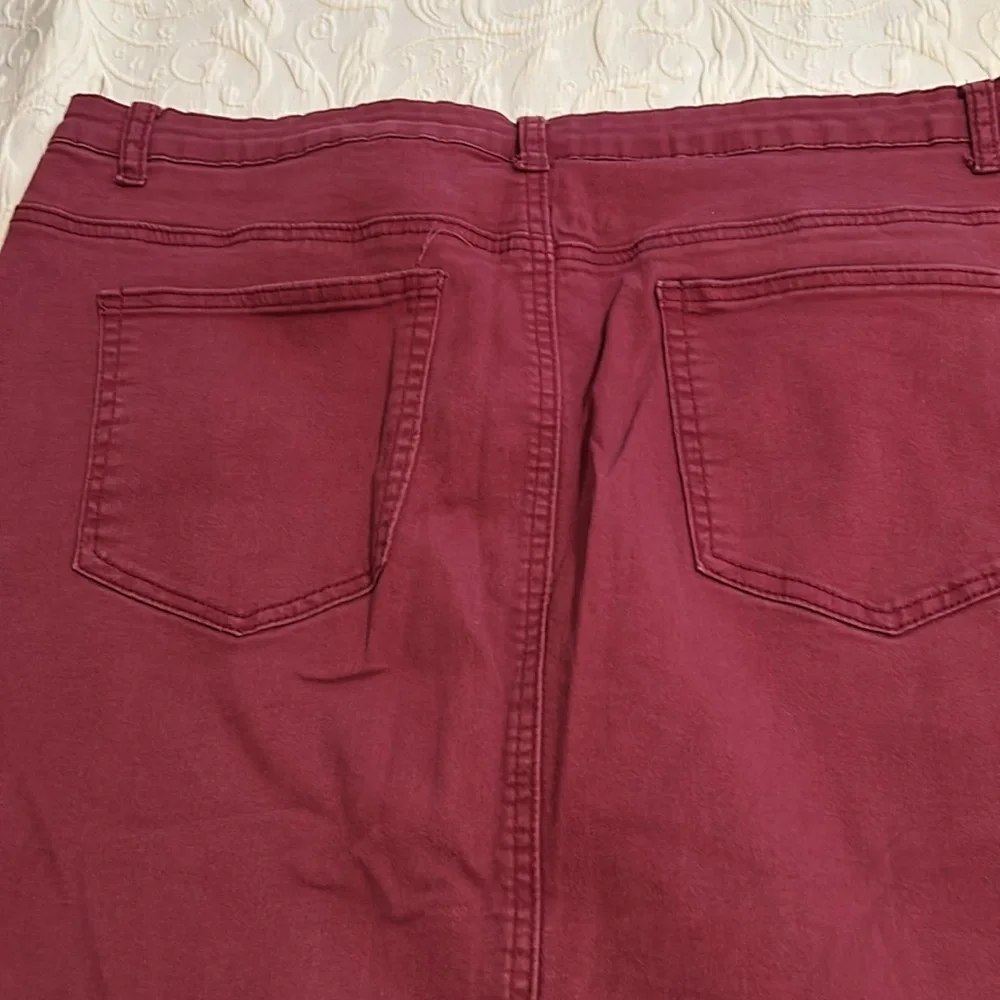 Jade Mackenzie ladies maroon skirt 36 waist 26 long - Picture 4 of 4